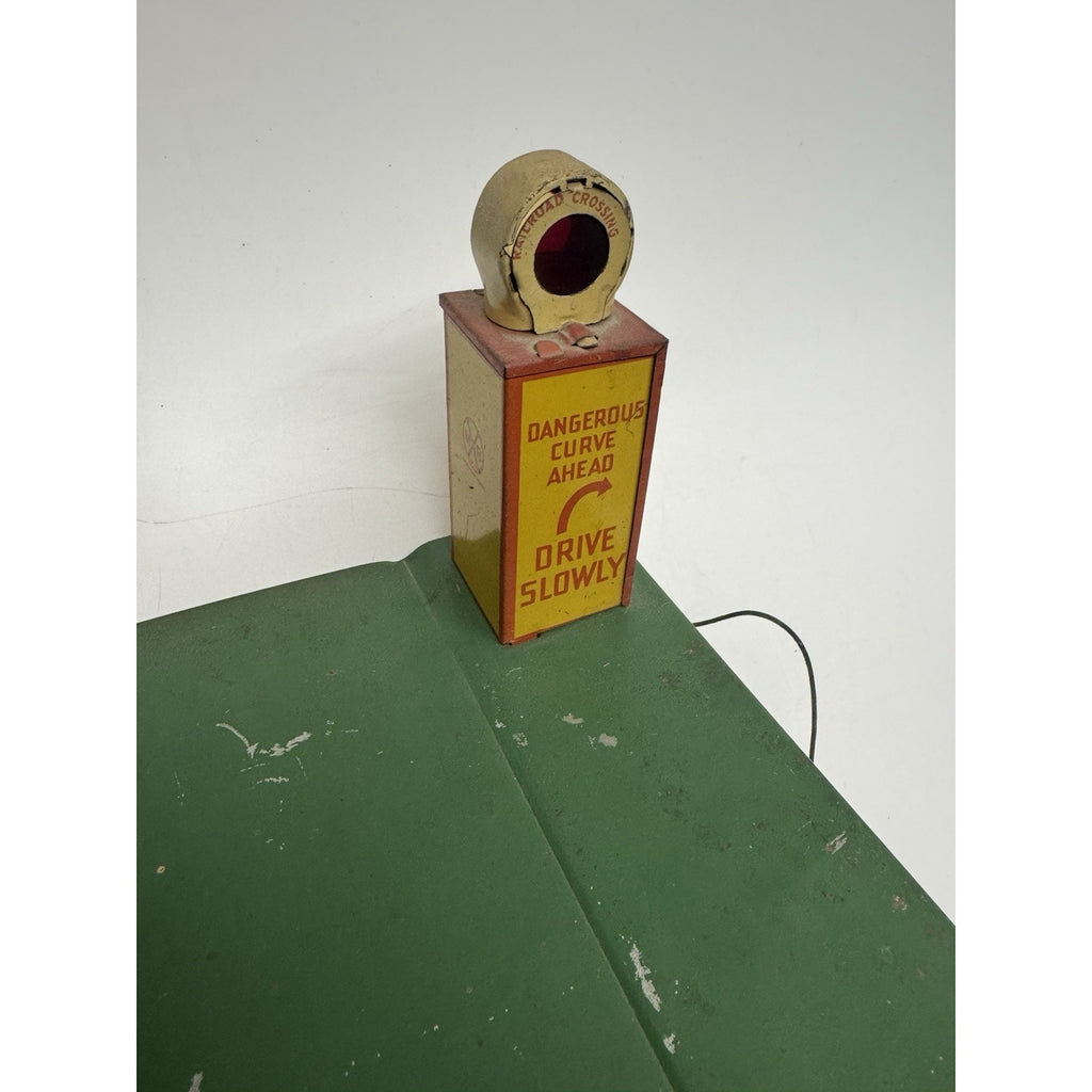 VINTAGE MARX #1900 Glendale Train Depot Pre-War Tin Toy O SCALE GOOD W/ LIONEL