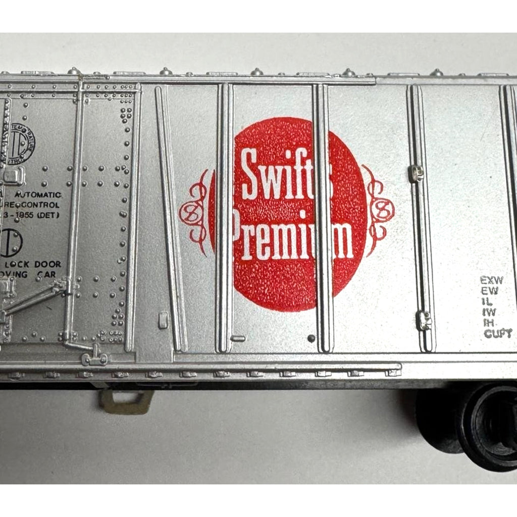 VINTAGE HO Scale Bachmann 50' Steel Reefer Car - Made in Taiwan