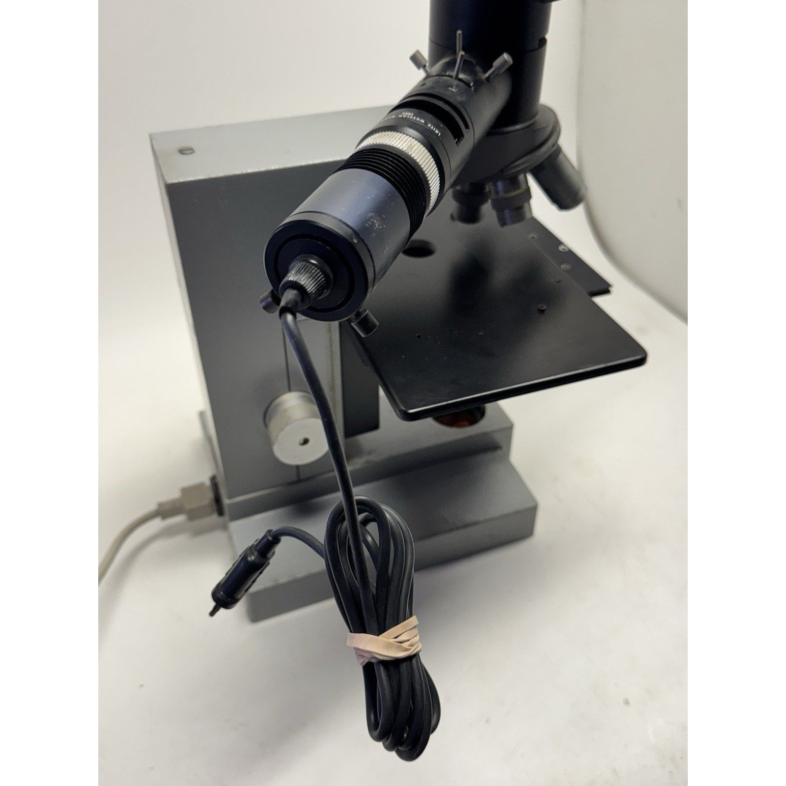 VINTAGE Leitz Ortholux II Microscope w/5x Objectives/ILamp Housing