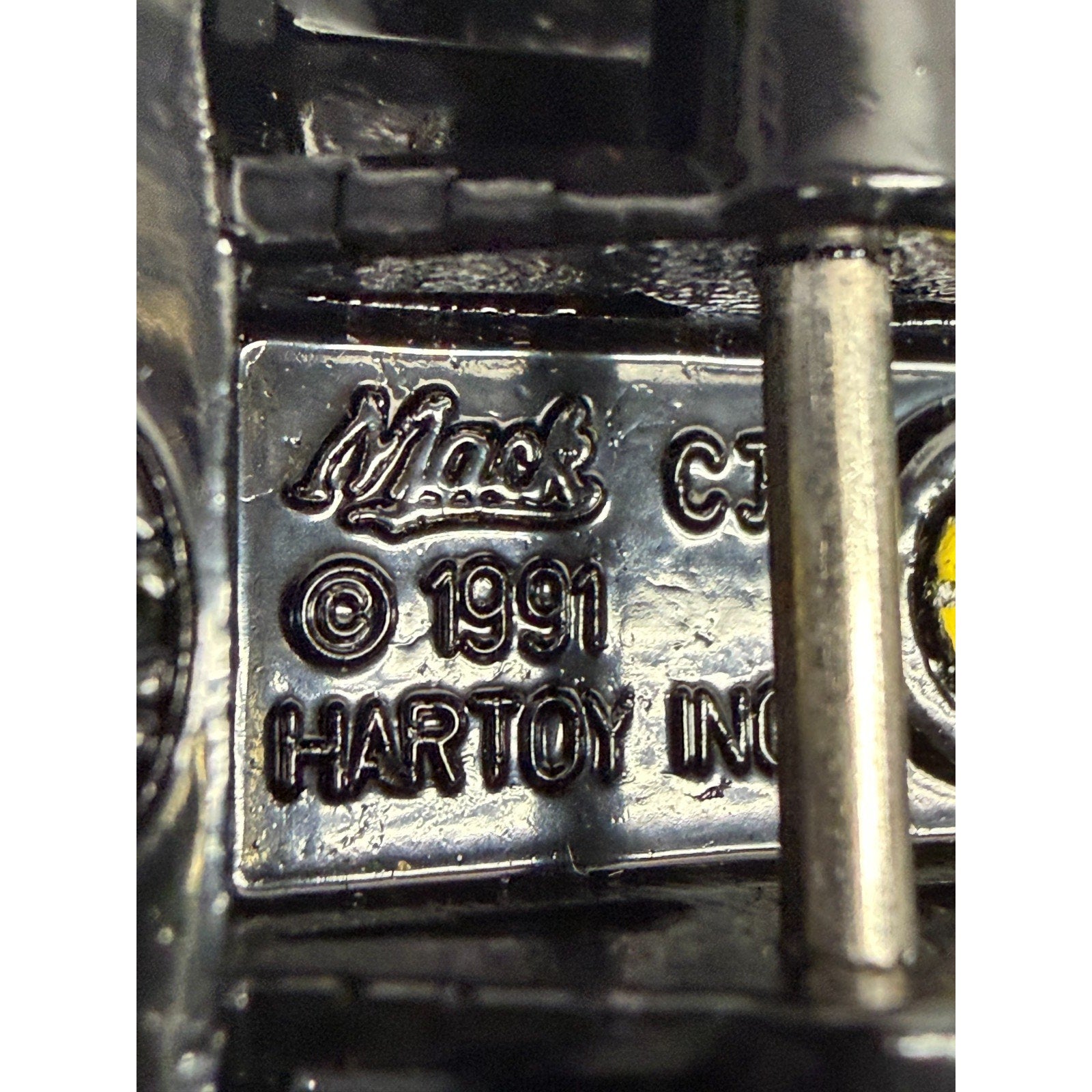 Vintage Collectables Coca Cola 1:64 Die Cast Metal Mack CJ Truck (1991) Die Cast