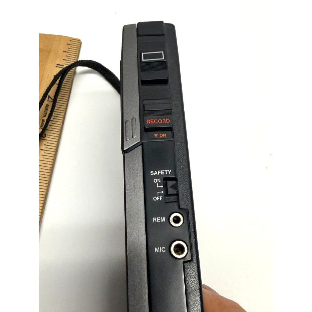 VTG Sanyo TRC-3550A Mini Talk Book Mini Cassette Voice Recorder. Not working