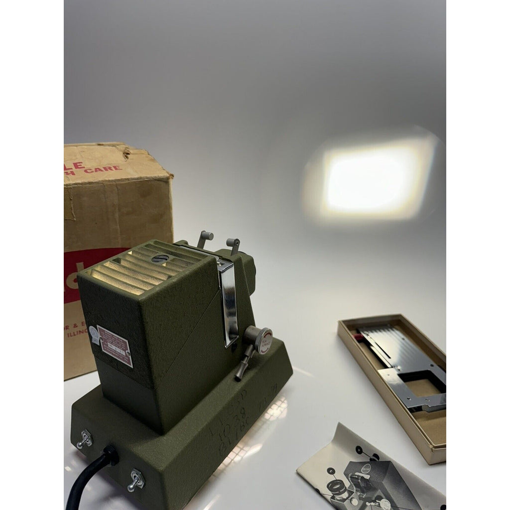 VINTAGE Standard Filmstrip Projector Model 666CN MADE IN USA