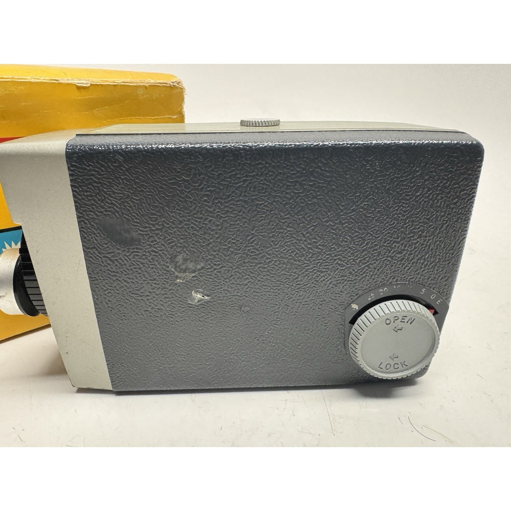 Vintage KODAK Brownie 8 No. Model 142 Video Movie Camera F/2.7 8MM