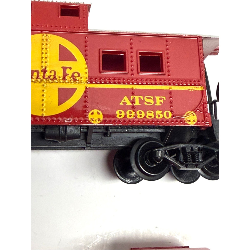 Vtg Lot of 2 HO Scale Cabooses Life-Like Santa Fe ATSF & Bachmann Union Pac 207