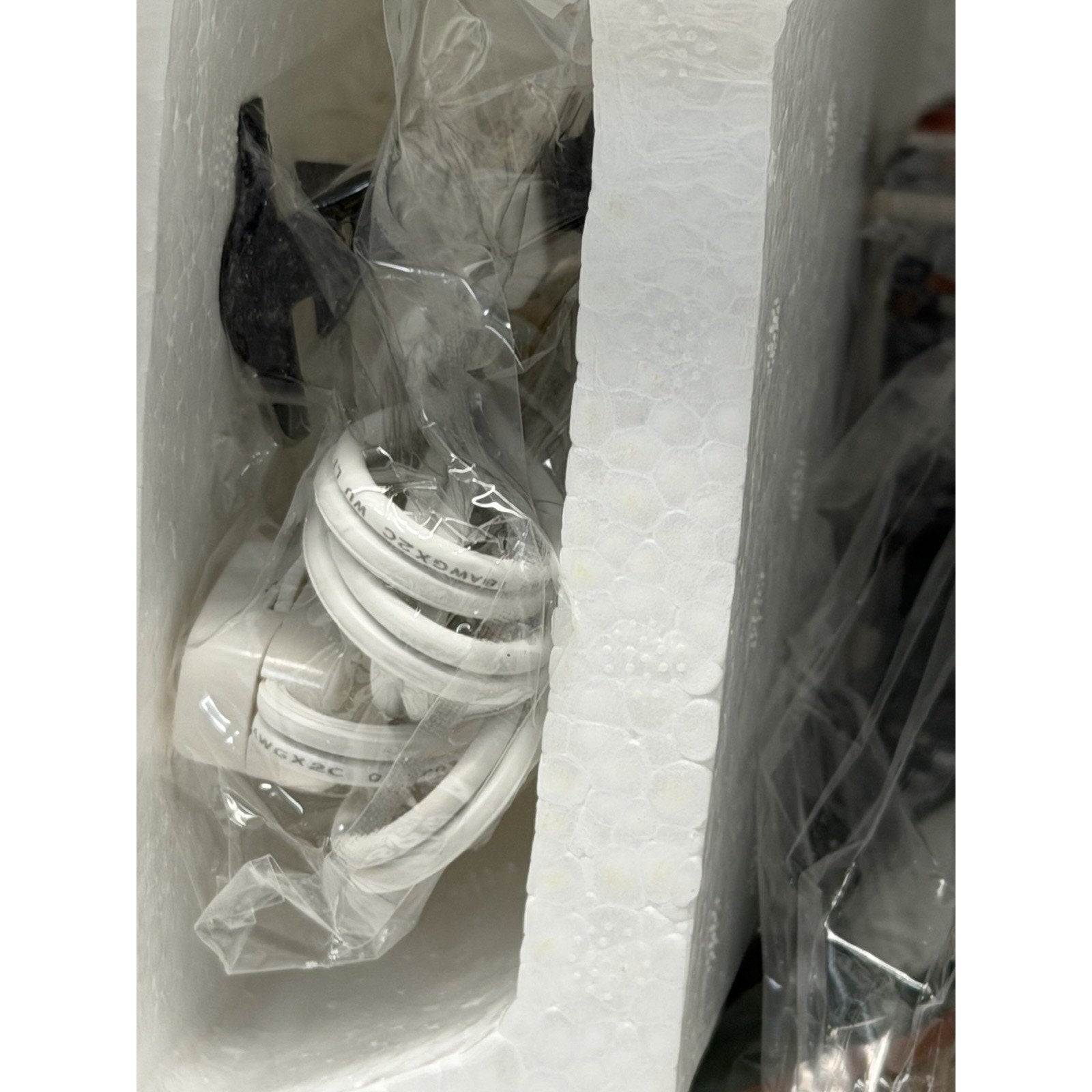 VINTAGE SEALED Dept 56 New England Village - Moggin Falls General Store - 56602