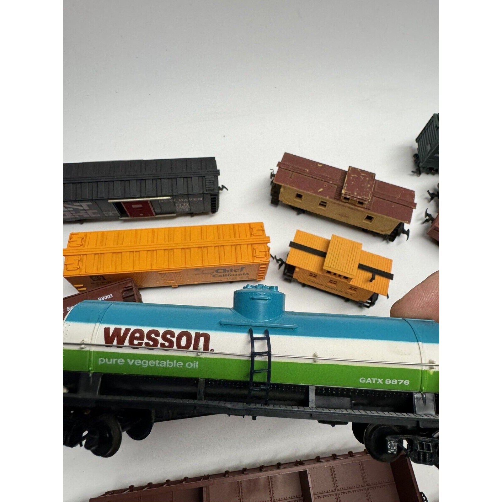 Vintage Lot of 20 Trains New Haven, Southern, Evergreen, Union Pacific, Wesson