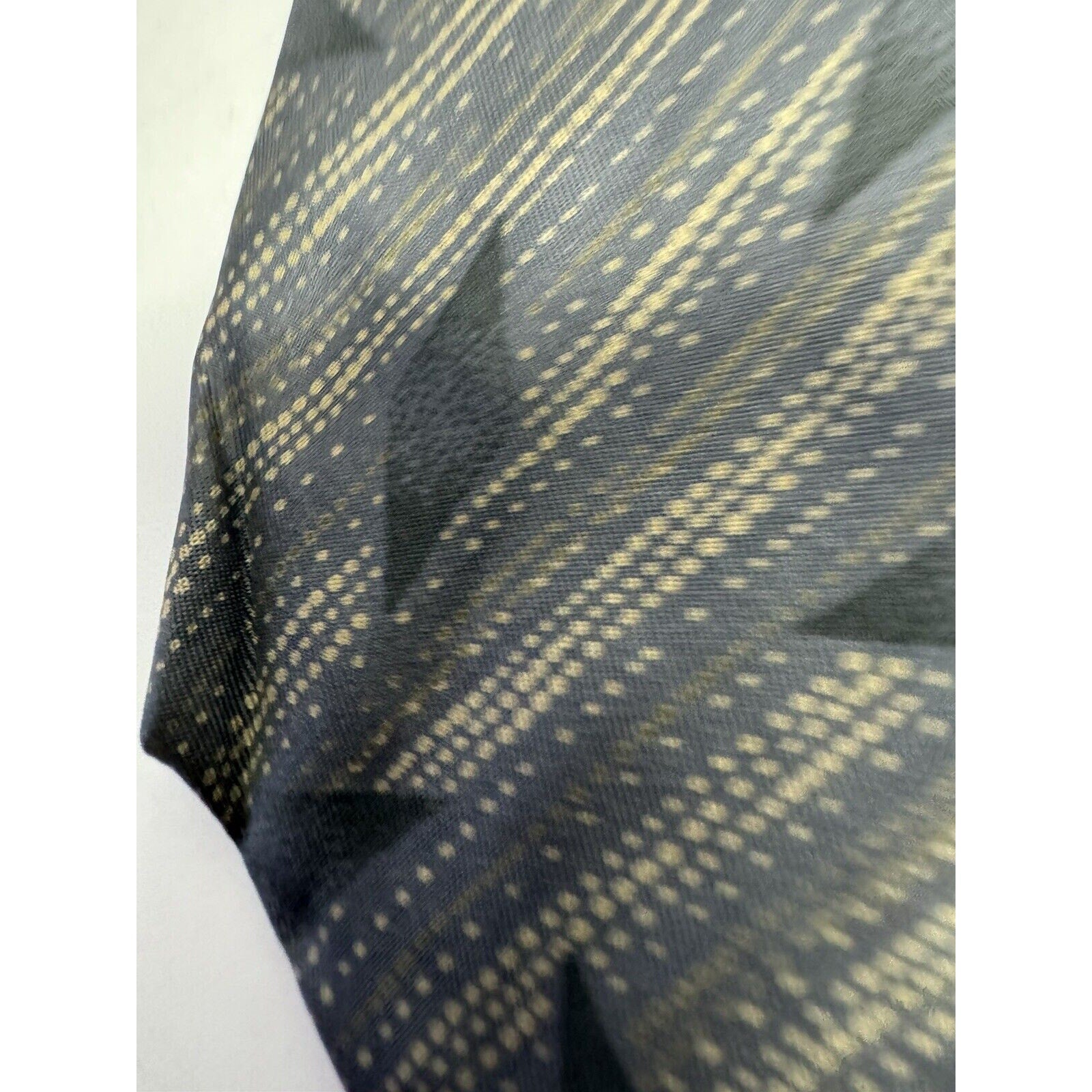 VINTAGE GIORGIO ARMANI NECKTIE 100% SILK Made in ITALY Gray w/Square Logo