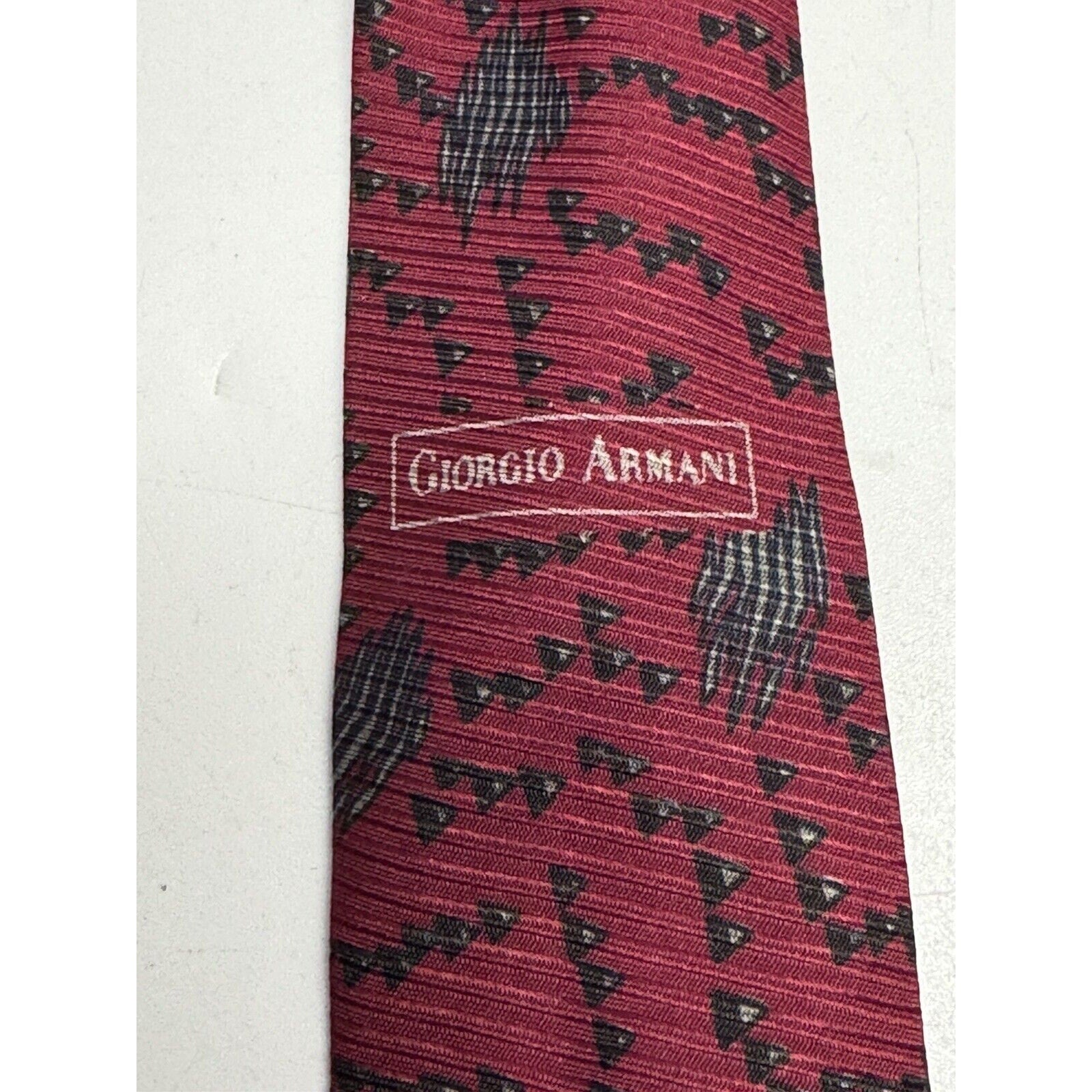VINTAGE GIORGIO ARMANI NECKTIE 100% SILK Made ITALY Red/Gray