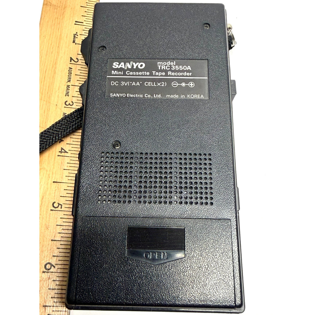 VTG Sanyo TRC-3550A Mini Talk Book Mini Cassette Voice Recorder. Not working