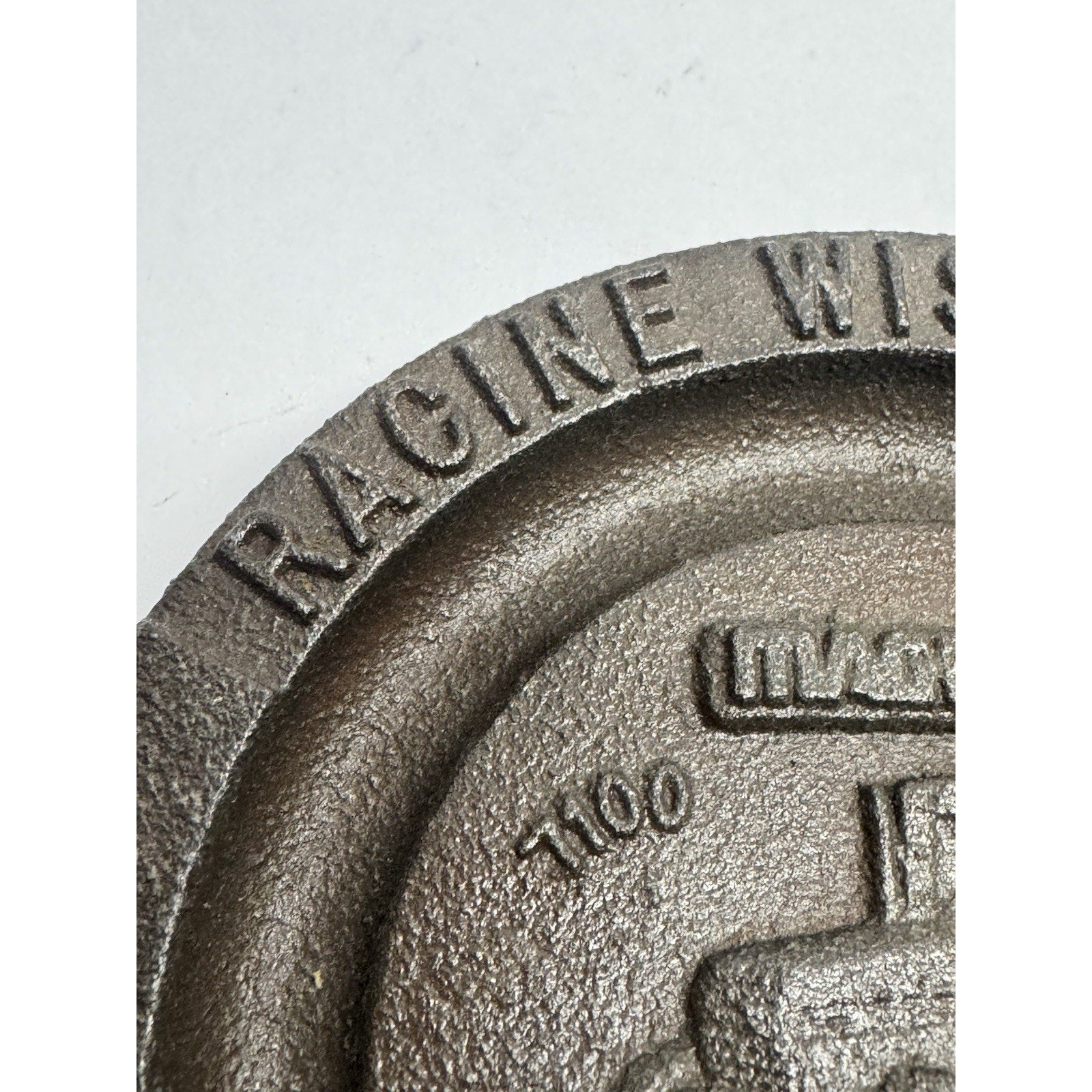 VINTAGE Case IH Magnum Tractor 7100 Cast Iron Ashtray Paperweight Racine WI