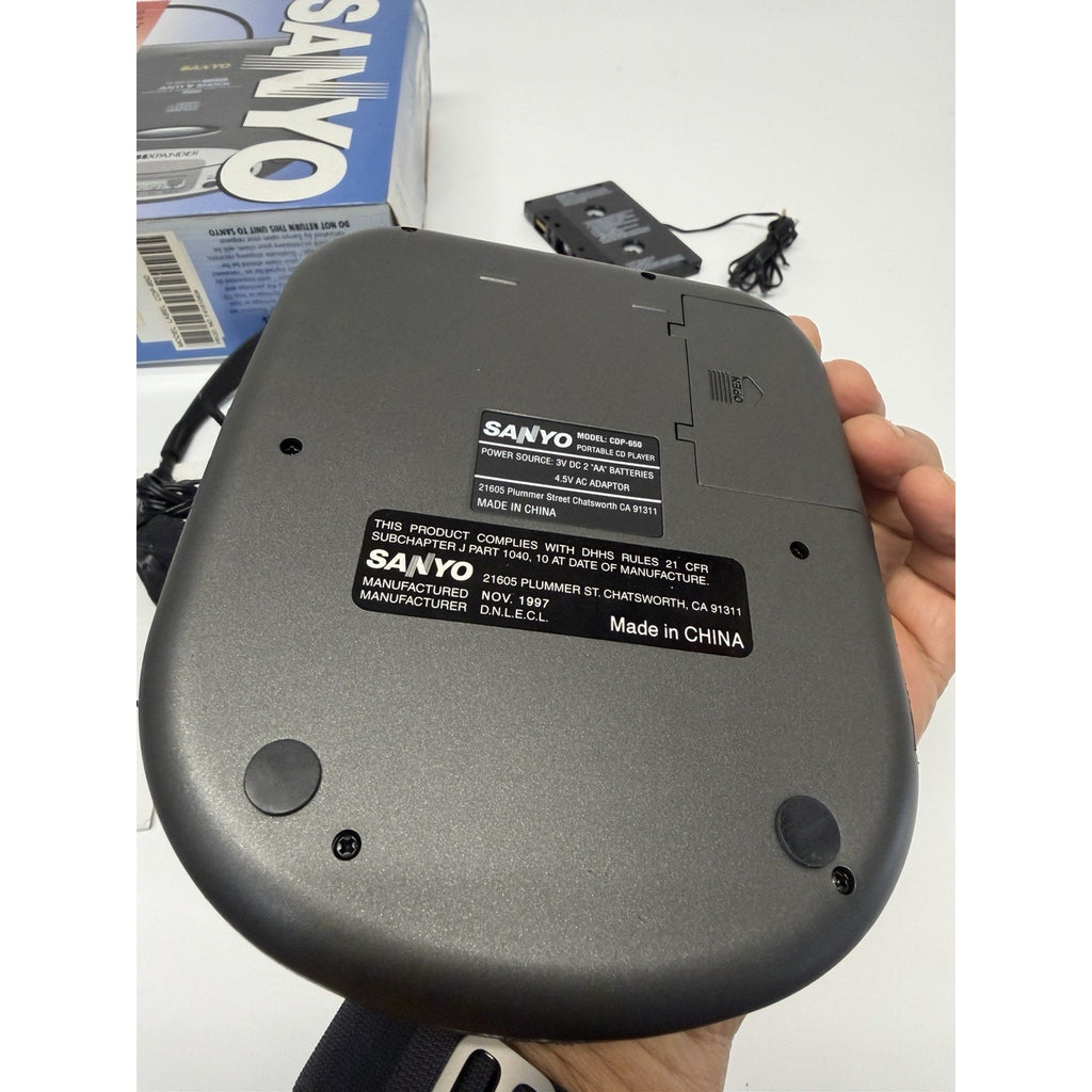 VINTAGE SANYO Portable CD Player Compact Disc Anti Shock CDP-650 WORKS!