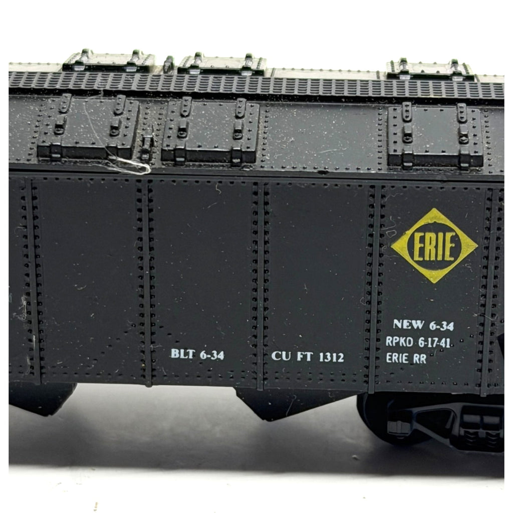 Vintage Life Like HO Erie 2-Bay Covered Hopper Car # 4065 Model Freight Train