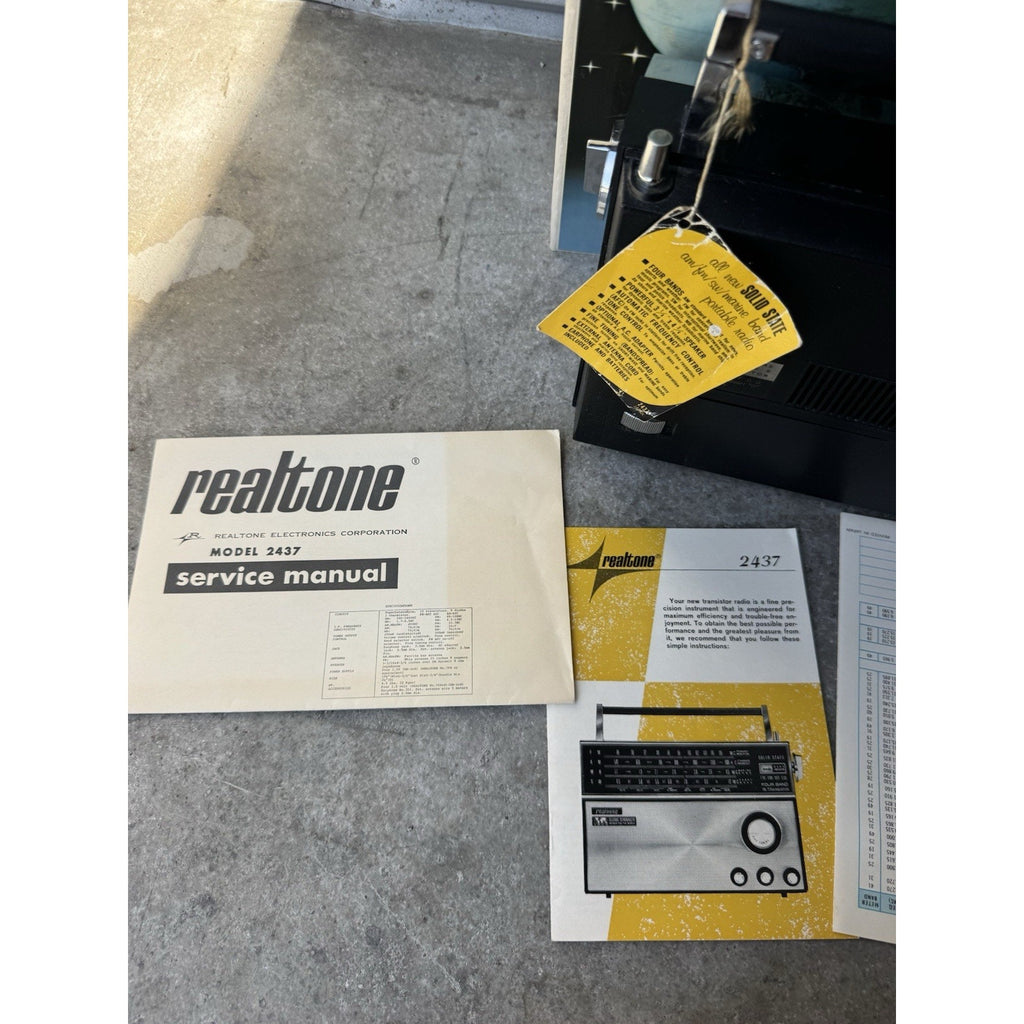 Vintage Realtone Solid State Radio AM FM 2437 Globe Spanner w/Box & Manual