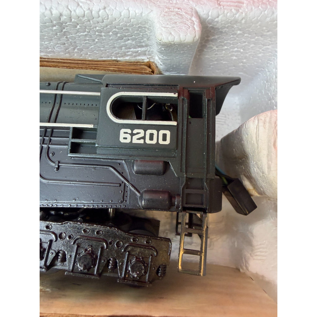 VINTAGE NOS LIONEL Pennsylvania S-2, 6-8-6 Steam Turbine and Tender (6-8404)