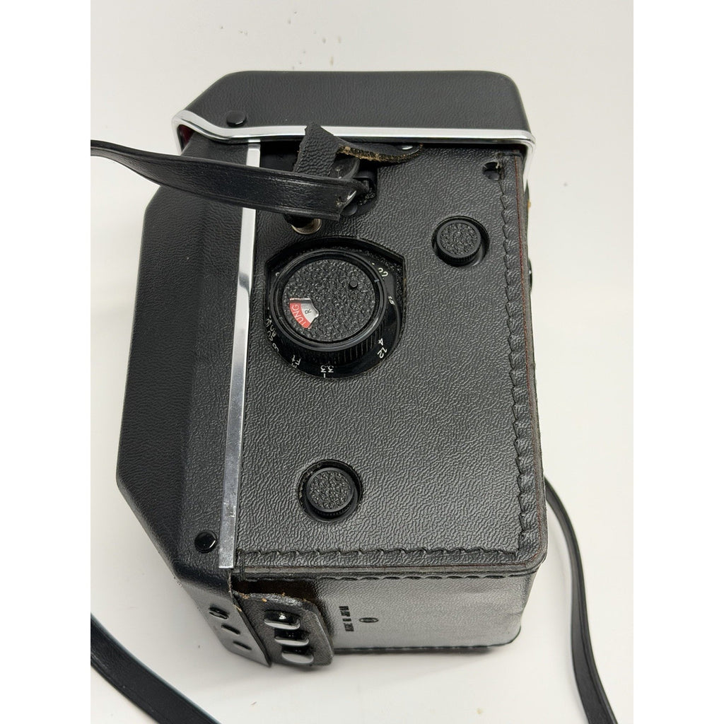 VINTAGE Yashica Mat 124 G Medium Format TLR With Case ~~ Pristine Condition