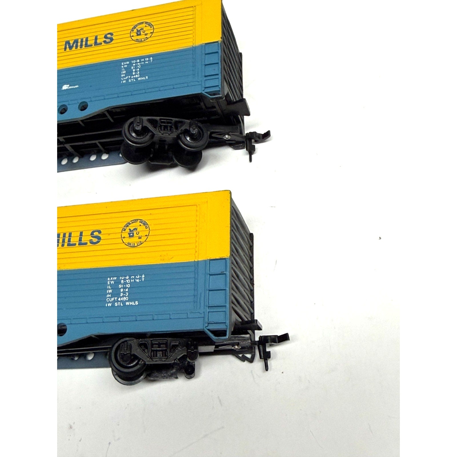 VTG NEW Lot of 2 Bachmann Box Car Netherlands Overseas Mills LUNX 70254