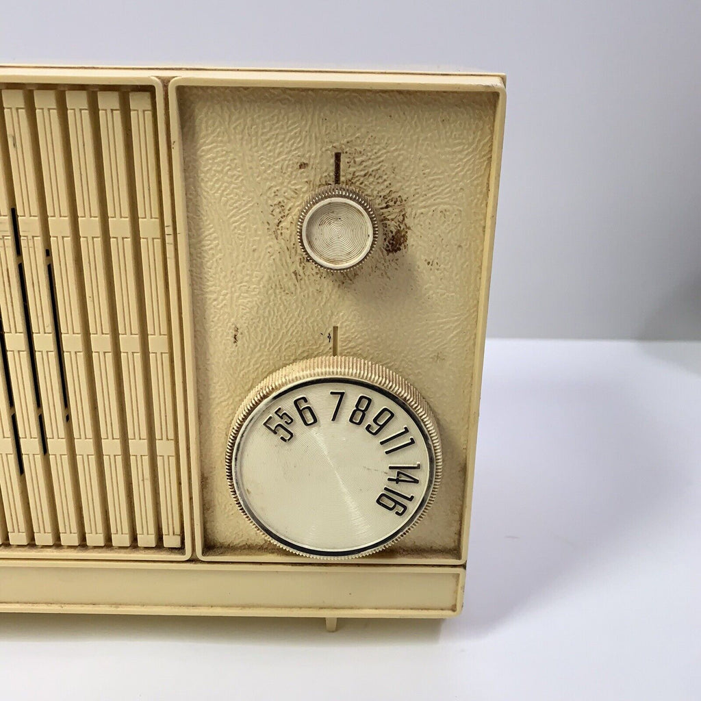 Rare Vintage Zenith Solid State AM (AM only) Radio Model Z212W Made in USA