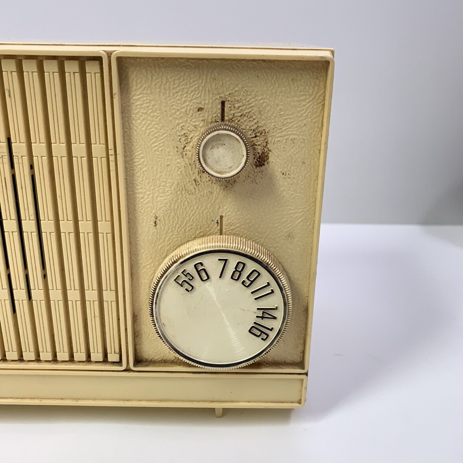 Rare Vintage Zenith Solid State AM (AM only) Radio Model Z212W Made in USA