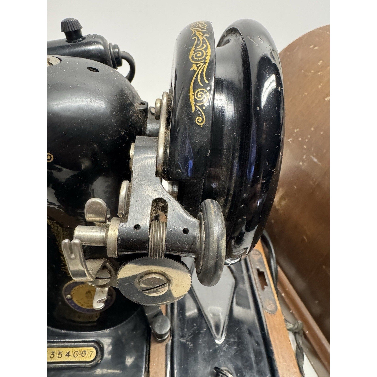 VINTAGE Singer 1924 Model 99 Sewing Machine W/Pedal & Extras