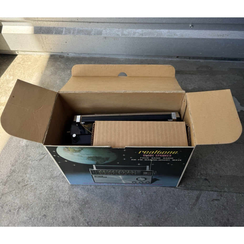 Vintage Realtone Solid State Radio AM FM 2437 Globe Spanner w/Box & Manual